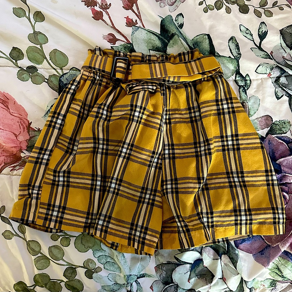 Plaid High Waisted Shorts💛